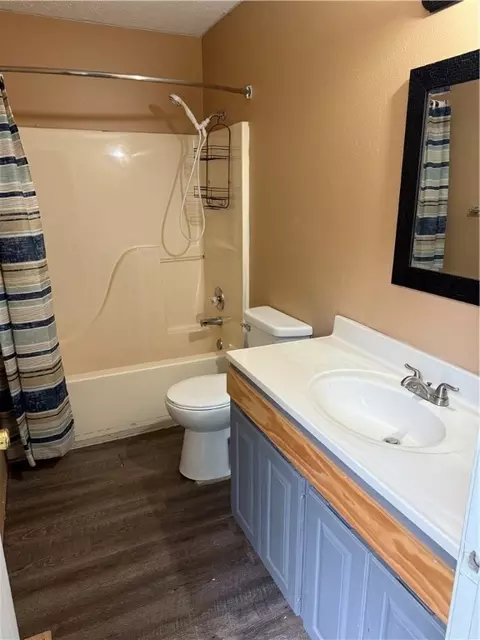 Bath - 811 E A E Fick, Harrison, AR 72601 photo 3 of 4