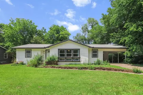 2300 W Holly St, Fayetteville, AR 72703
