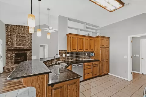 407 N 40th St, Rogers, AR 72756