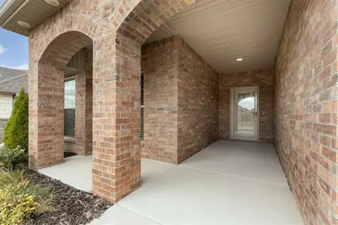 600 Gala Cir, Bentonville, AR 72712
