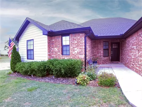 2200 N Hope Ln, Siloam Springs, AR 72761