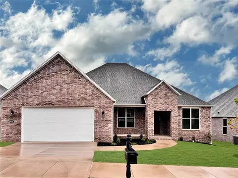2858 N Grey Squirrel Dr, Fayetteville, AR 72704
