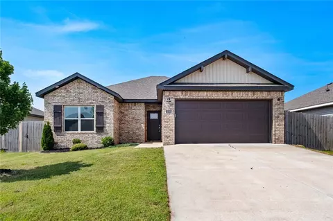 310 Grove Ln, Centerton, AR 72719