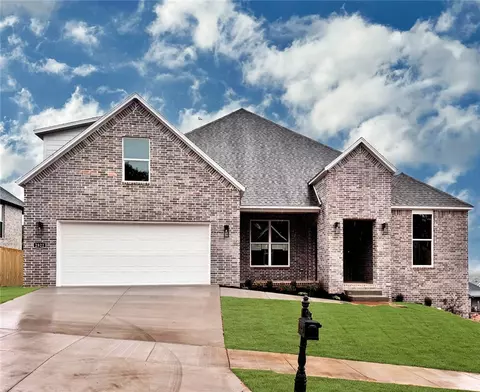 2822 N Grey Squirrel Dr, Fayetteville, AR 72704