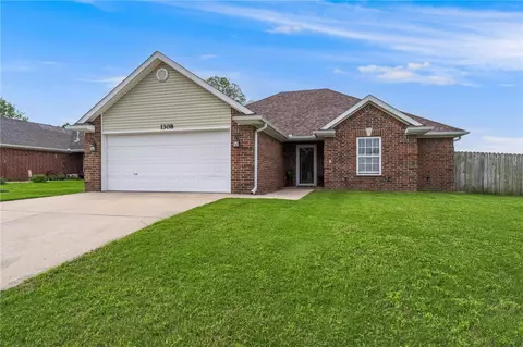1308 E Freedom St, Siloam Springs, AR 72761