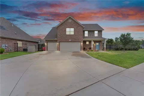 203 SW Highland Rd, Bentonville, AR 72712