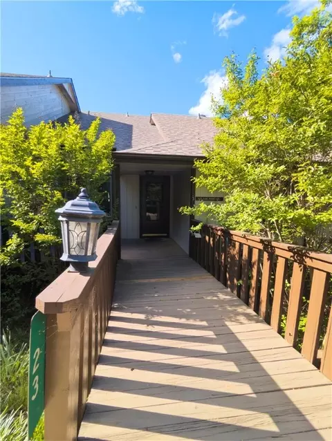 23 Oak Point Dr, Holiday Island, AR 72631