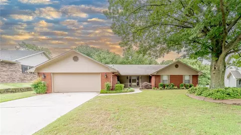 1702 Granada Dr, Springdale, AR 72762