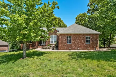 8200 Titleist Cir, Rogers, AR 72756