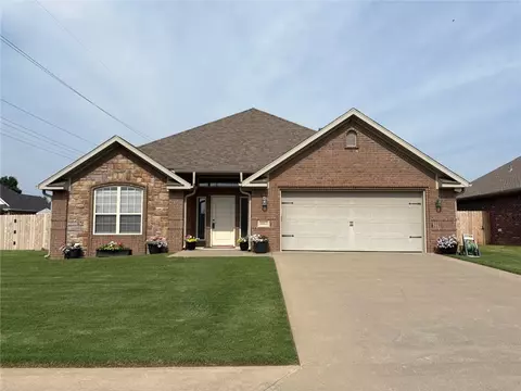 1011 Harvest St, Centerton, AR 72719