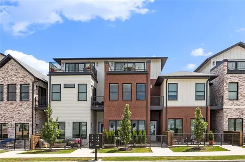 533 SW 5th St, Bentonville, AR 72712