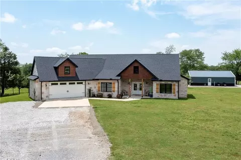 387 Robin Rd, Gentry, AR 72734