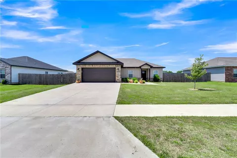 369 N Wyandotte St, Farmington, AR 72730