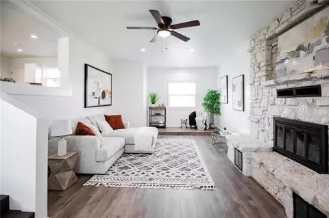 809 NW 11th St, Bentonville, AR 72712