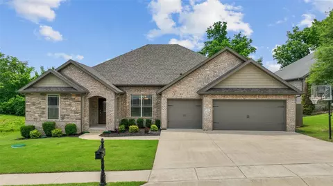 809 Ravine St, Cave Springs, AR 72718