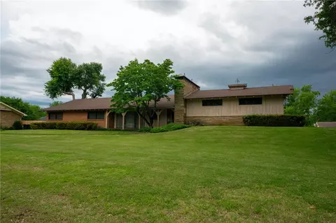 1617 Ranch Dr, Springdale, AR 72762