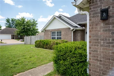 808 Emerald St, Lowell, AR 72745