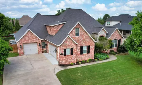 2704 S 21st St, Rogers, AR 72758