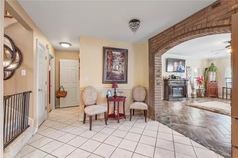 Entry Way - 7308 New Hope, Hackett, AR 72937 photo 1 of 3