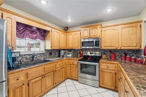 Kitchen - 7308 New Hope, Hackett, AR 72937 photo 2 of 2