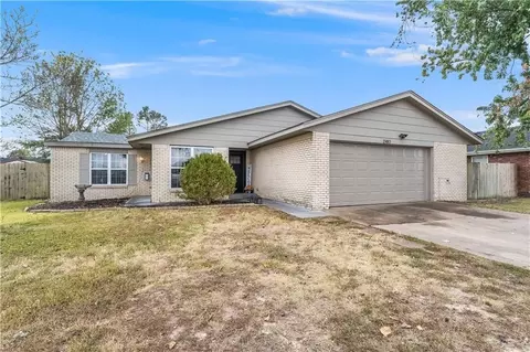 2410 W Oak St, Rogers, AR 72758