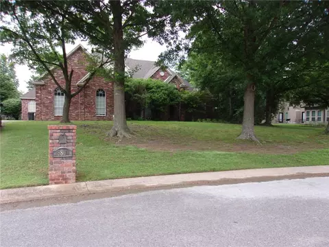 3800 Tanglewood Dr, Springdale, AR 72764
