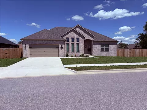 2704 N Bailey St, Siloam Springs, AR 72761