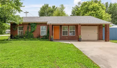 1211 Maple Ln, Elkins, AR 72727