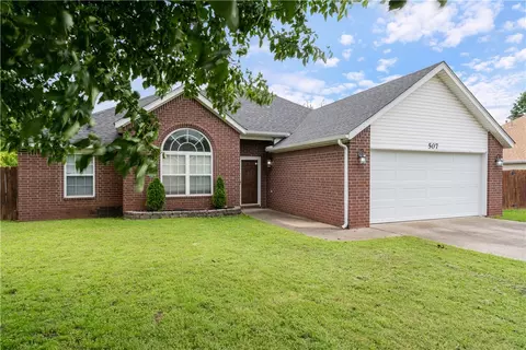 Exterior - 507 Emerald St, Lowell, AR 72745 photo 2 of 4