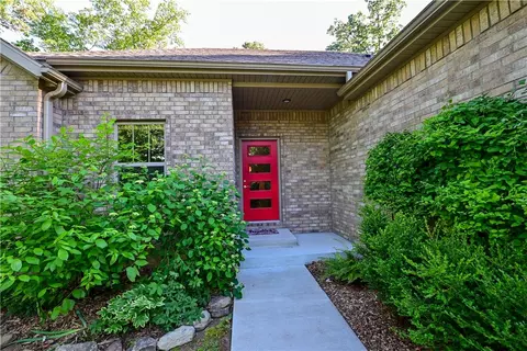 29 Bassingham Dr, Bella Vista, AR 72715