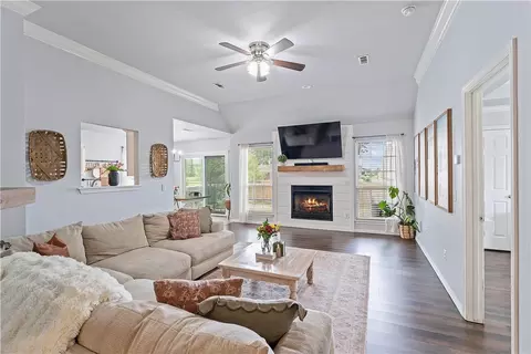 1031 Charles St, Pea Ridge, AR 72751