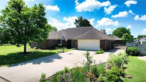 325 Northcrest Ave, Lowell, AR 72745