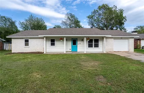 1205 Jo Lynn St, Siloam Springs, AR 72761
