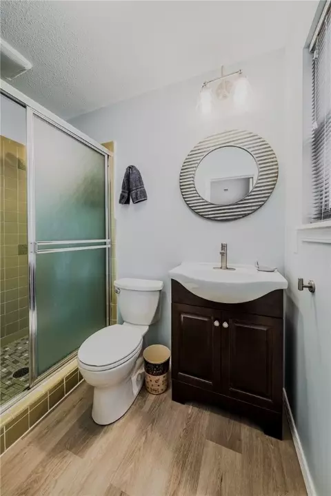 Bath - 1608 Cartwright Cir, Springdale, AR 72762 photo 2 of 2