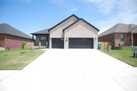 640 Harbison St, Bentonville, AR 72713