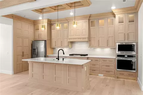 Kitchen - 500 Bronco St, Centerton, AR 72719 photo 6 of 8