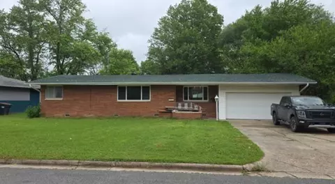 1302 Davis Ave, Springdale, AR 72764