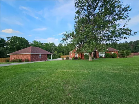 212 Walleye Dr, Russellville, AR 72802