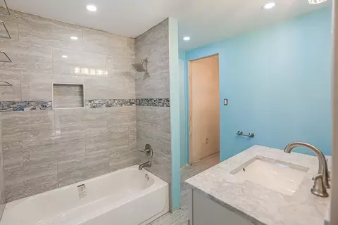 Bath - 1732 Madison 4316, Elkins, AR 72727 photo 2 of 4