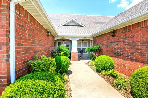 916 Lafayette St, Rogers, AR 72758