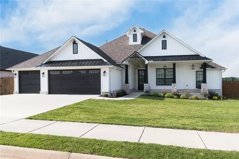 1909 Crump St, Pea Ridge, AR 72751