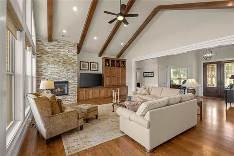 Living - 2970 Laurel Cir, Centerton, AR 72719 photo 3 of 4