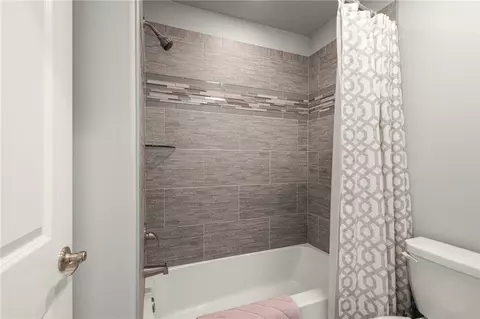 Bath - 2970 Laurel Cir, Centerton, AR 72719 photo 11 of 11