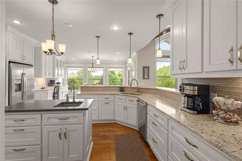Kitchen - 2970 Laurel Cir, Centerton, AR 72719 photo 3 of 7
