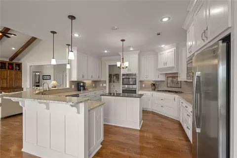 Kitchen - 2970 Laurel Cir, Centerton, AR 72719 photo 2 of 7