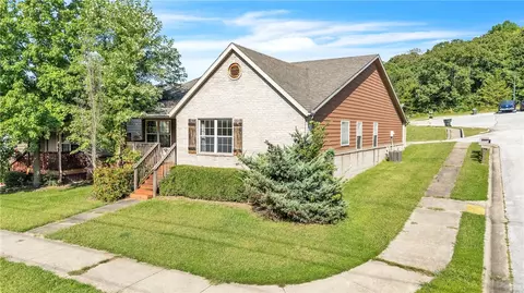 2944 Old Farmington Rd, Fayetteville, AR 72704