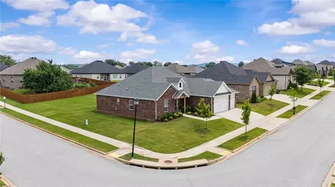 640 N Sabine Pass Rd, Fayetteville, AR 72704