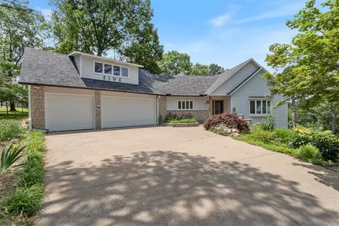 5 Augusta Ln, Holiday Island, AR 72631