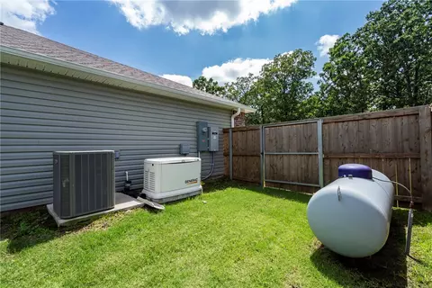 Exterior - 608 Comanche Dr, Gentry, AR 72734 photo 5 of 6