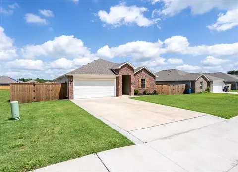 Exterior - 608 Comanche Dr, Gentry, AR 72734 photo 4 of 6